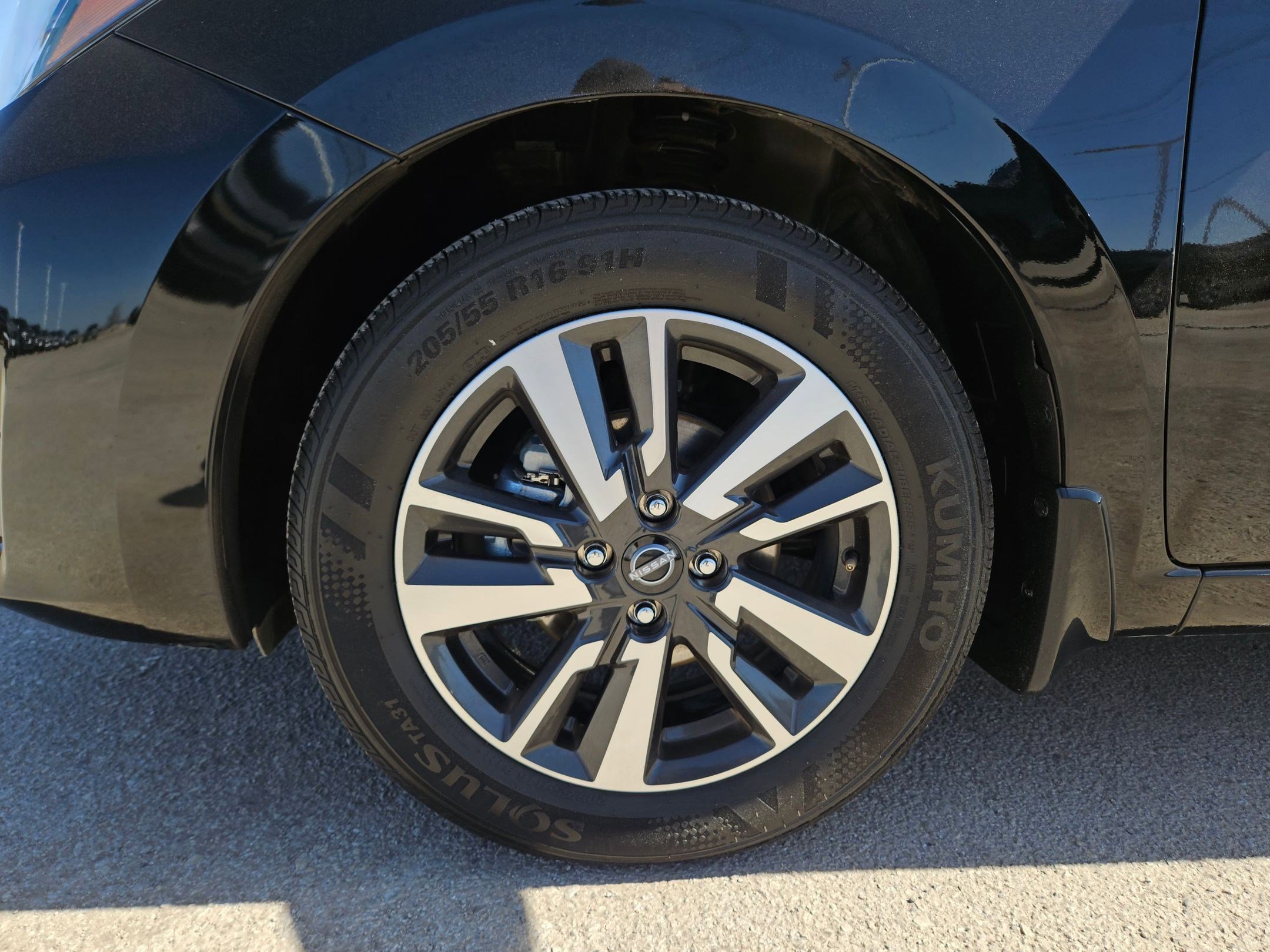 Used 2025 Nissan Versa S w/ S Plus Package image 32