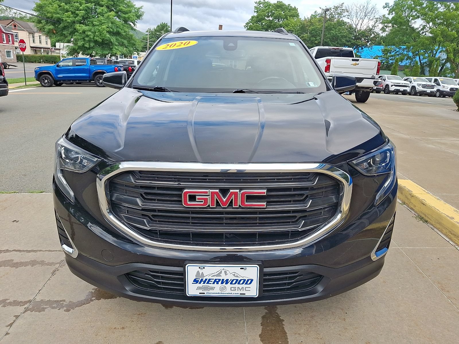 Used 2020 GMC Terrain SLE w/ Driver Convenience Package AWD/4WD image 2