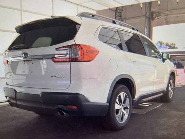 Used 2025 Subaru Ascent Premium image 2