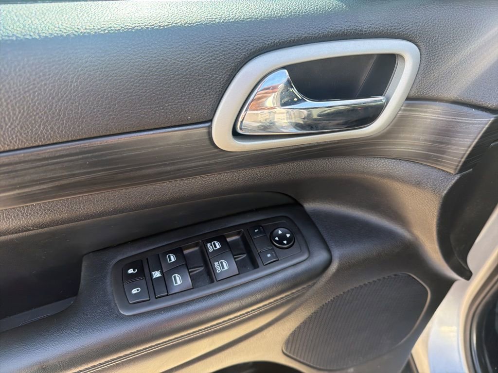 Used 2021 Jeep Grand Cherokee Laredo image 13