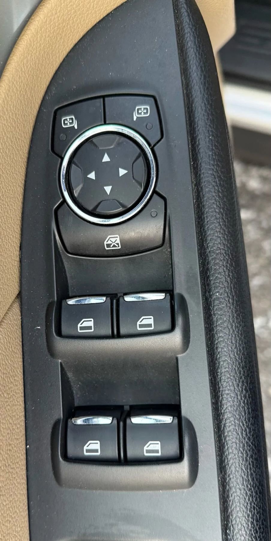 Used 2016 Ford Explorer XLT w/ Equipment Group 202A image 24