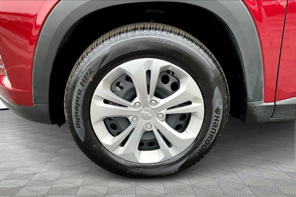Used 2025 Chevrolet Trax LS FWD image 33