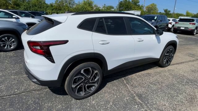 New 2026 Chevrolet Trax RS w/ Sunroof Package FWD image 2