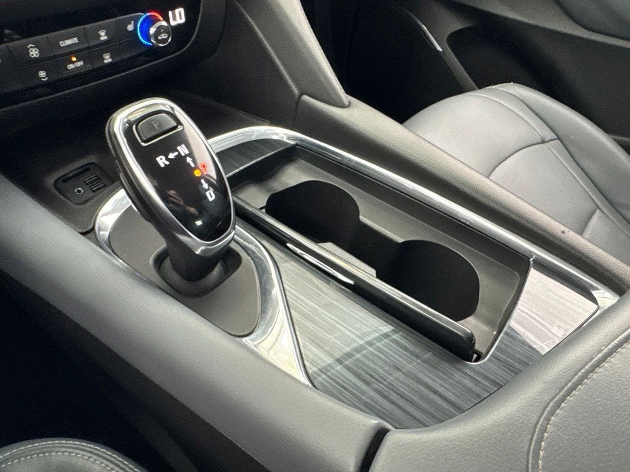 Used 2020 Buick Enclave Essence AWD/4WD image 30