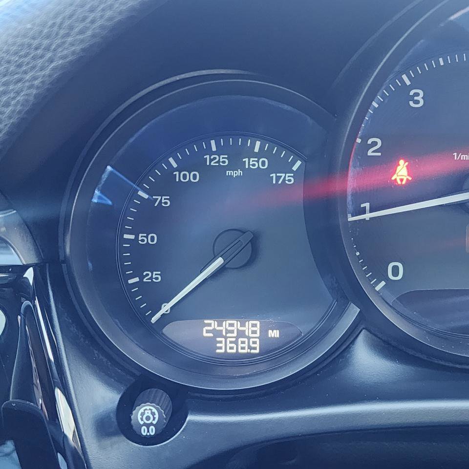 Used 2025 Porsche Macan image 9