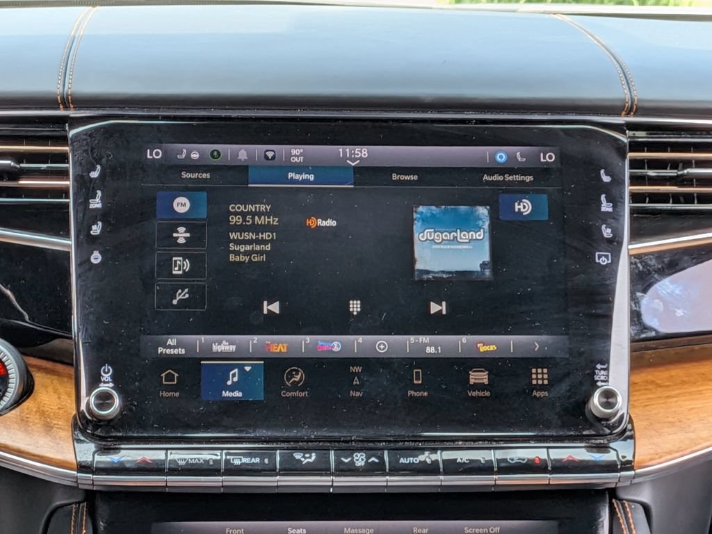 Used 2024 Jeep Grand Wagoneer L Series III AWD/4WD image 32