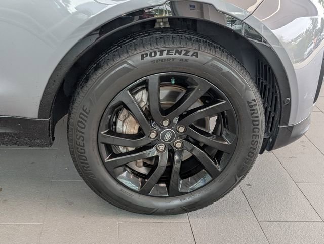 Used 2020 Land Rover Discovery Landmark image 16