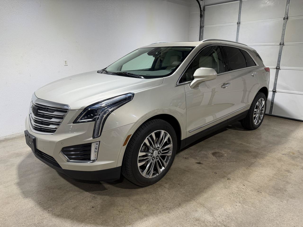 Used 2017 Cadillac XT5 Premium Luxury AWD/4WD image 3
