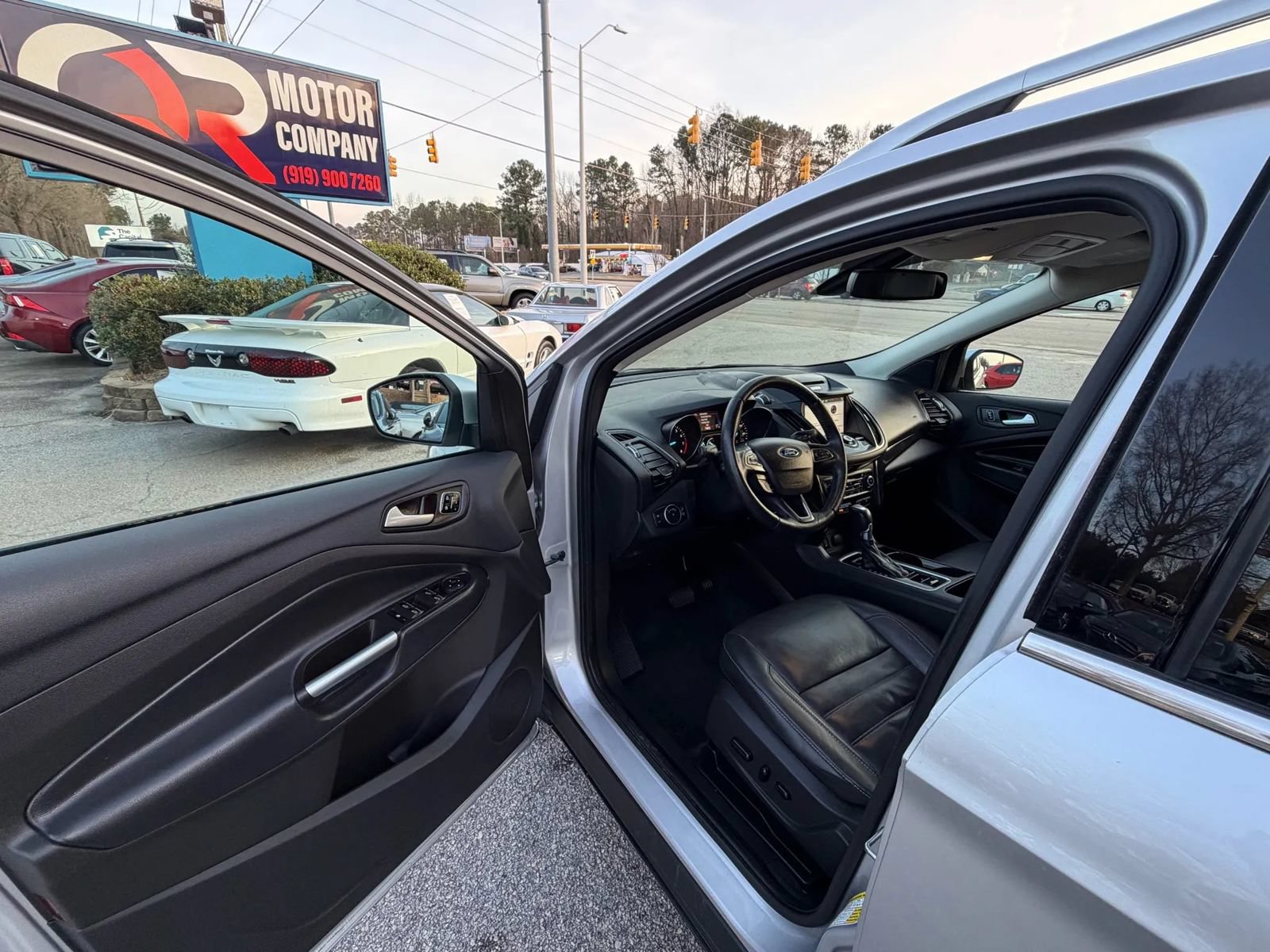 Used 2017 Ford Escape Titanium FWD image 17