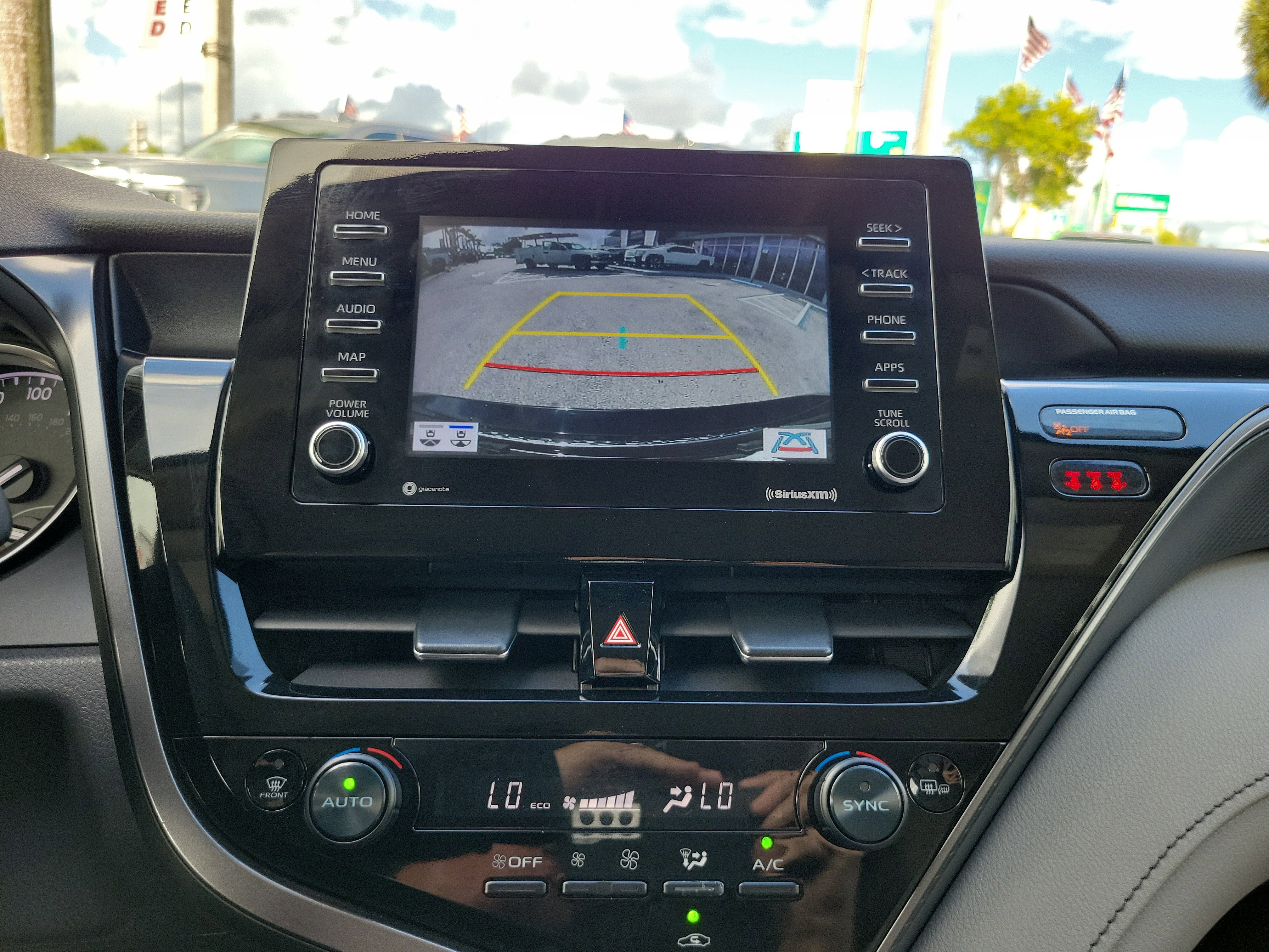 Used 2024 Toyota Camry SE image 9