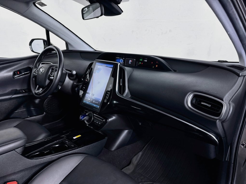 Used 2020 Toyota Prius Prime XLE FWD image 29