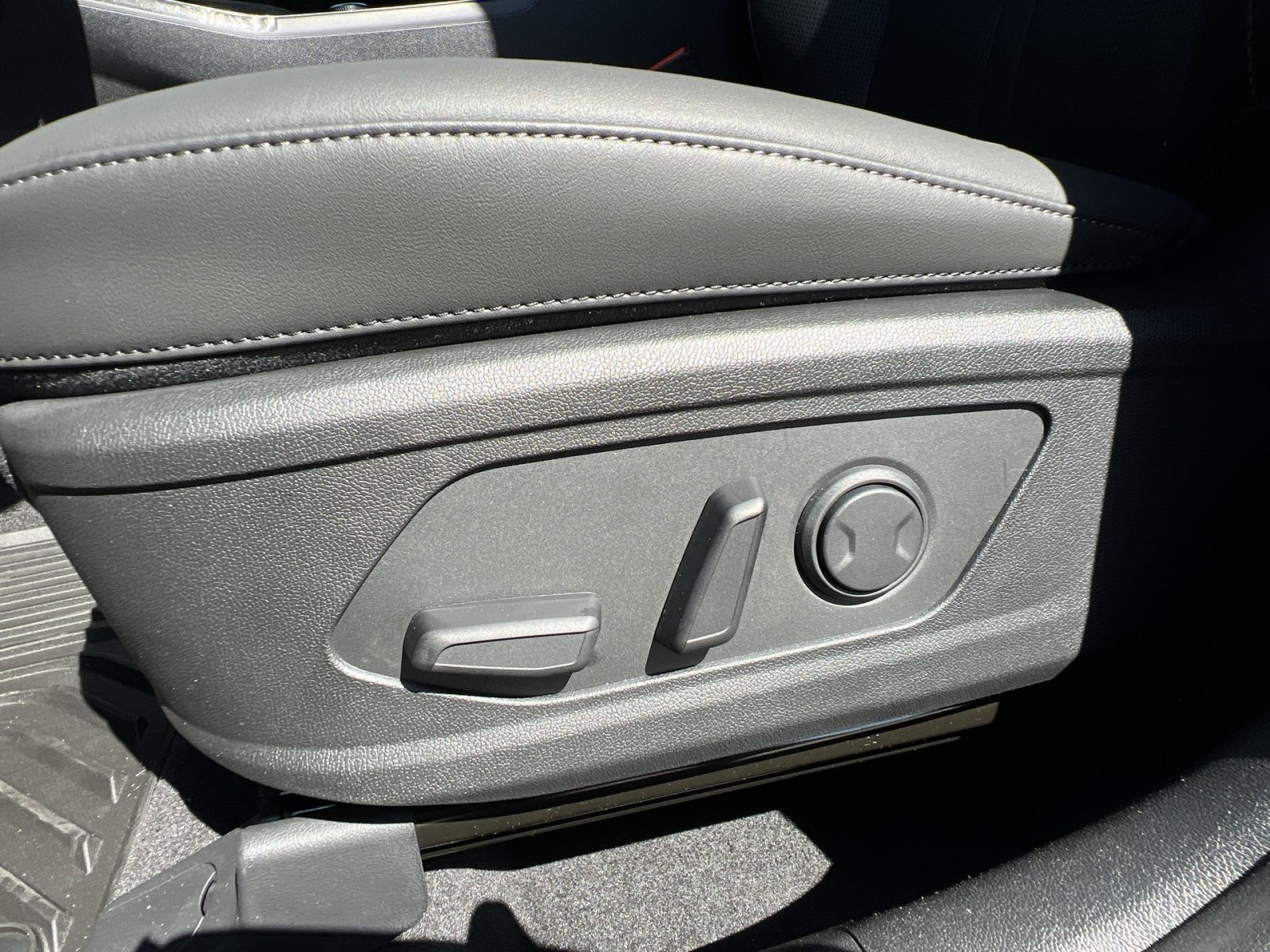 New 2026 Kia Sorento S w/ S Panoramic Sunroof Package FWD image 37