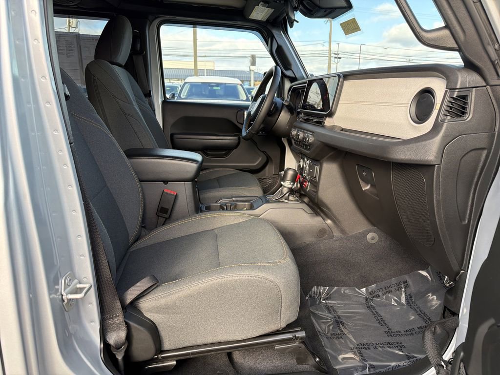 Used 2024 Jeep Wrangler Unlimited AWD/4WD image 16