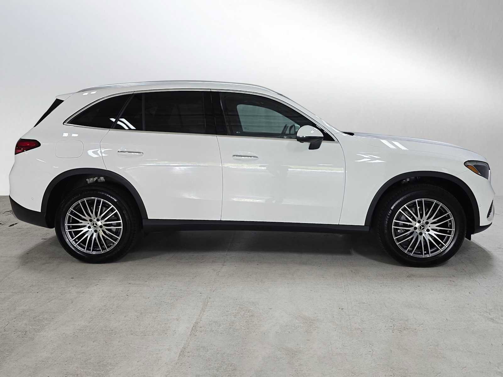 Used 2026 Mercedes-Benz GLC 300 4MATIC image 2