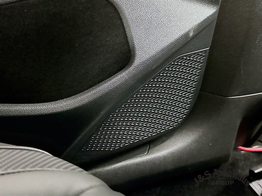 Used 2022 Volkswagen Golf R image 33