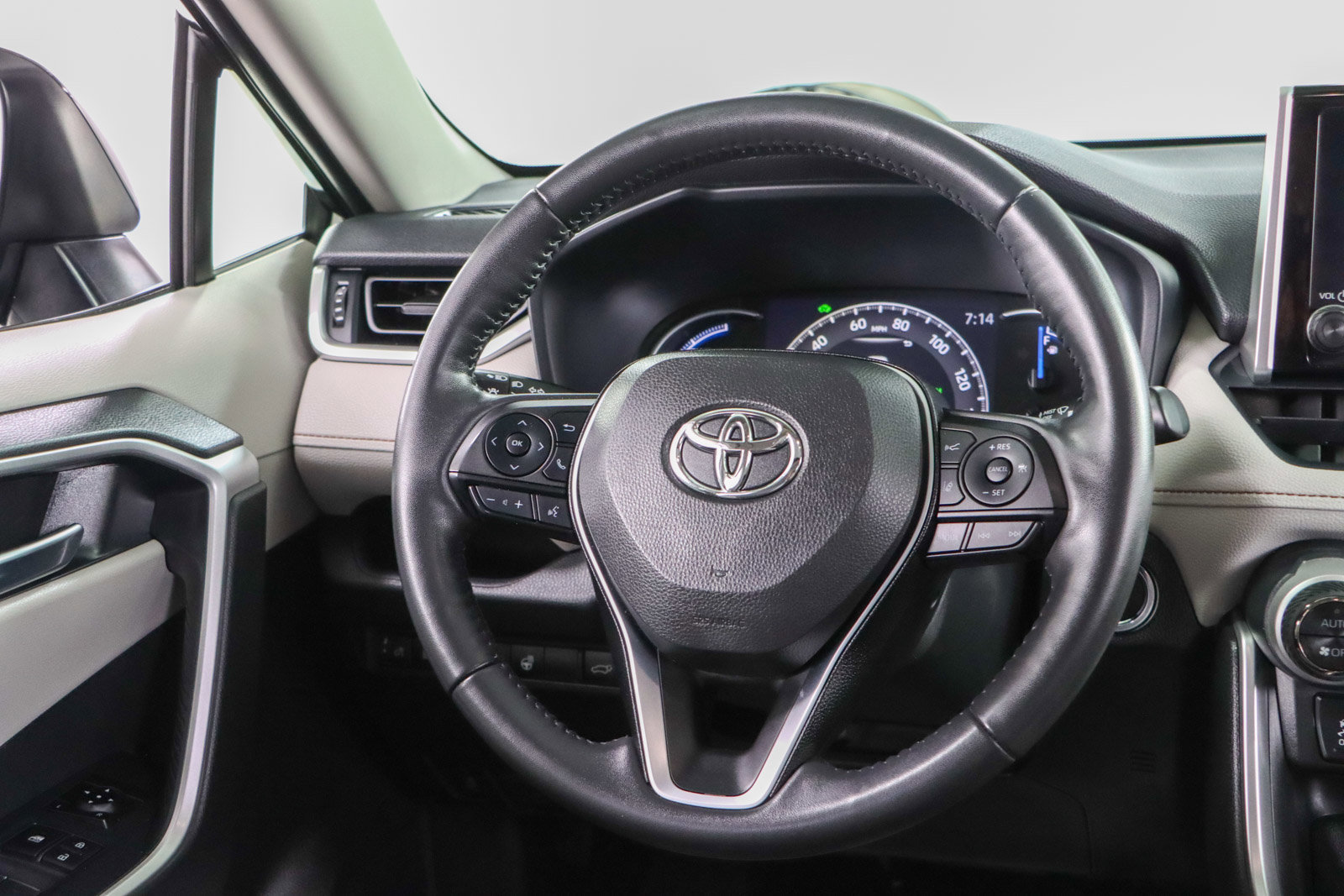 Used 2023 Toyota RAV4 XLE w/ Convenience Package AWD/4WD image 12