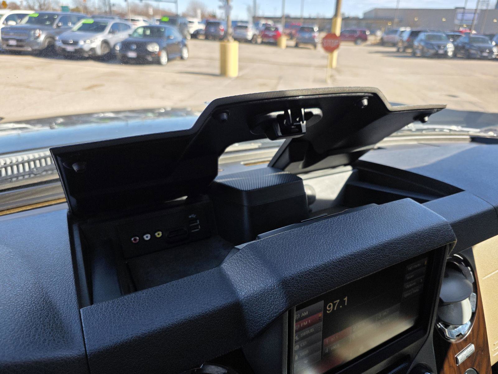 Used 2014 Ford F250 Lariat w/ Lariat Interior Package image 27