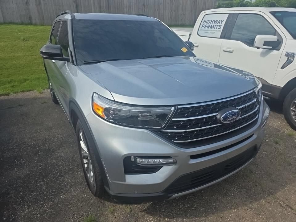 Used 2024 Ford Explorer XLT w/ Equipment Group 202A AWD/4WD image 2