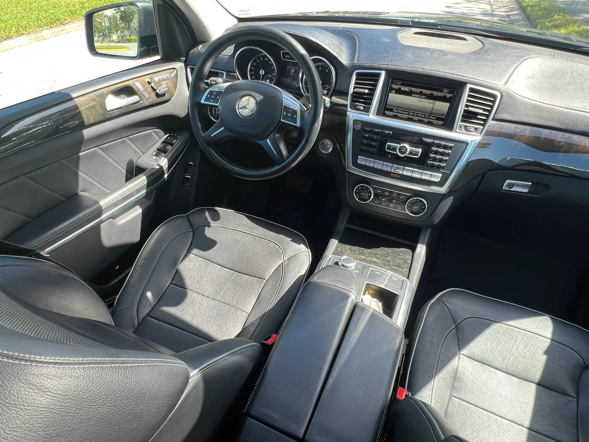 Used 2014 Mercedes-Benz GL 450 4MATIC w/ Lighting Package image 32