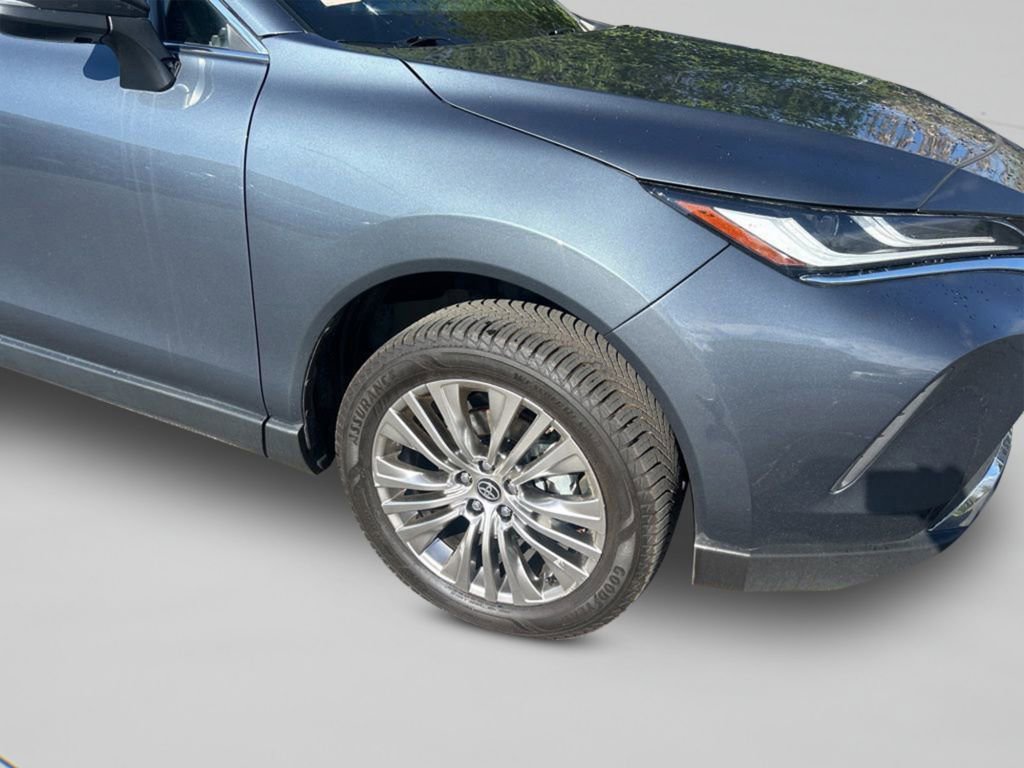 Used 2023 Toyota Venza XLE AWD/4WD image 12