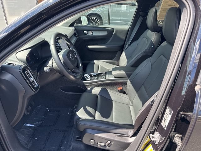 Certified 2025 Volvo XC40 B5 Plus AWD/4WD image 20