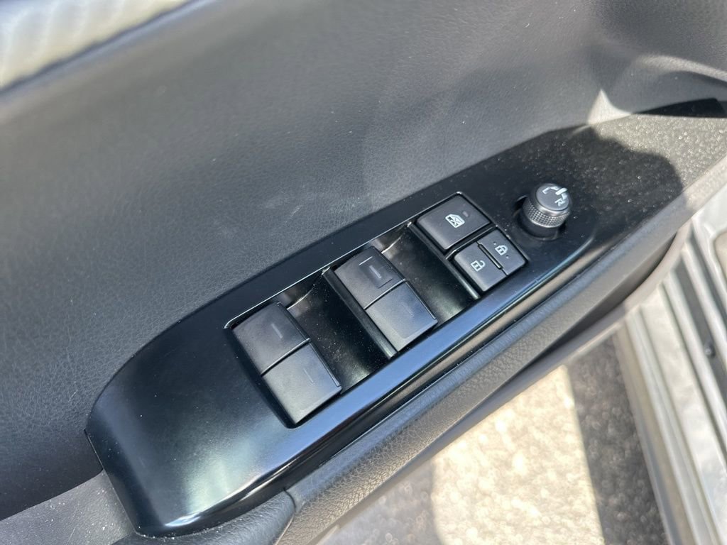 Used 2025 Toyota Camry SE image 15