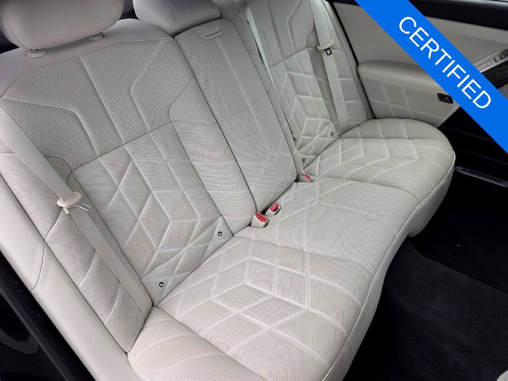 Certified 2023 BMW 740i RWD image 28