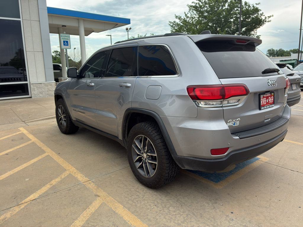 Used 2021 Jeep Grand Cherokee Laredo w/ Security & Convenience Group AWD/4WD image 3