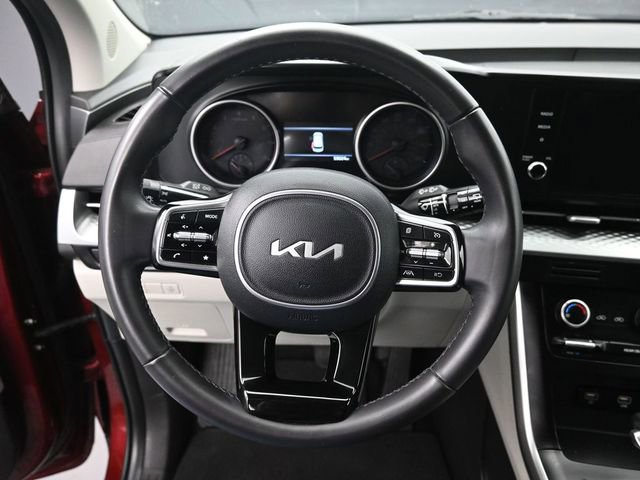 Used 2023 Kia Carnival LX image 19