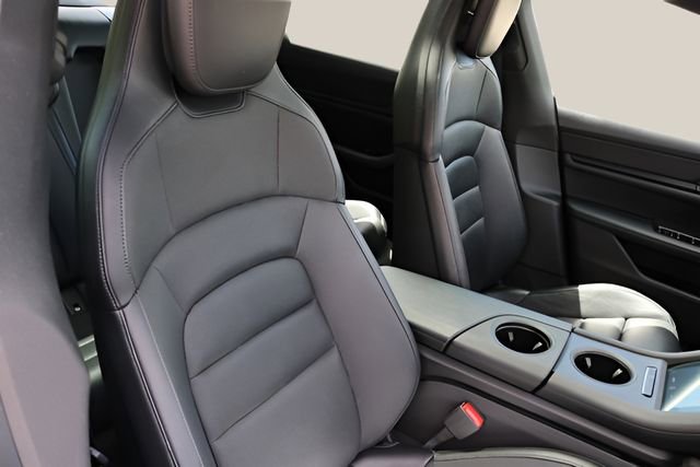 Used 2022 Porsche Taycan image 20