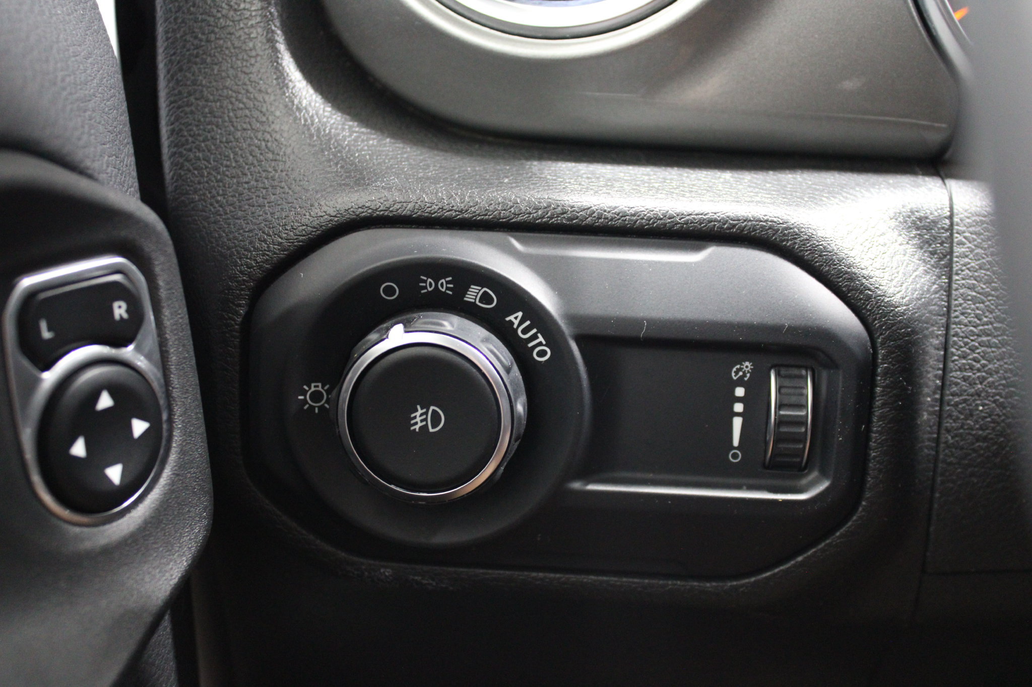 Used 2023 Jeep Wrangler Unlimited Sahara w/ Cold Weather Group AWD/4WD image 38
