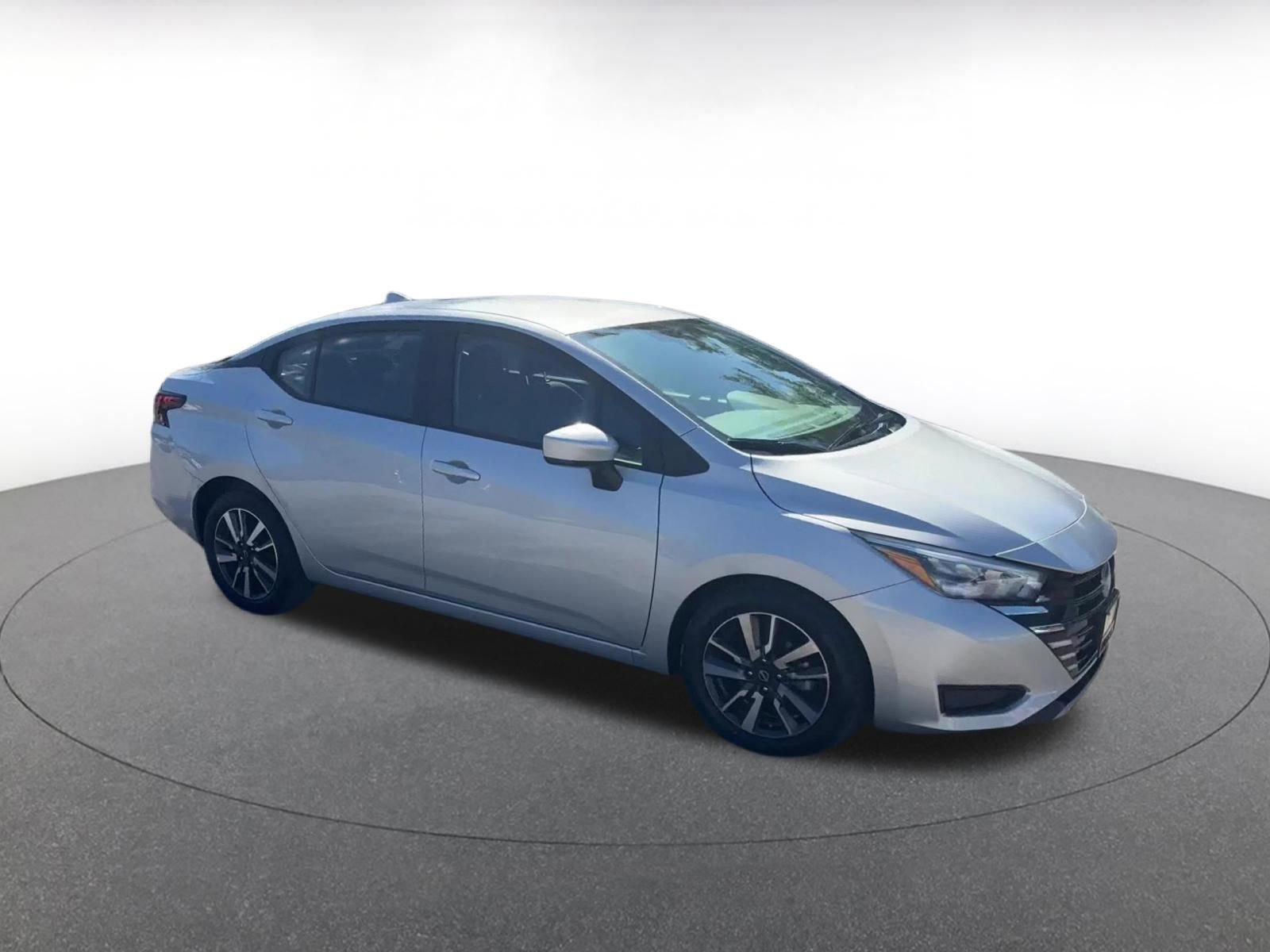 Used 2025 Nissan Versa SV FWD image 2