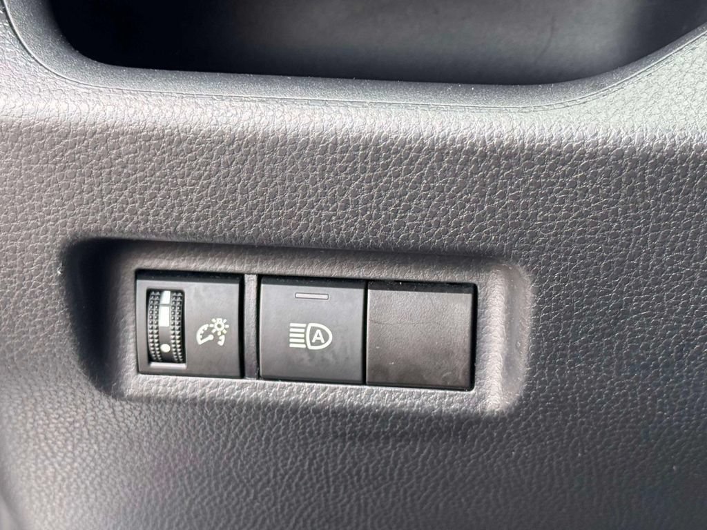 Used 2025 Toyota RAV4 LE AWD/4WD image 22