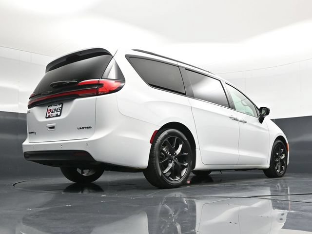 Used 2025 Chrysler Pacifica Limited FWD image 58