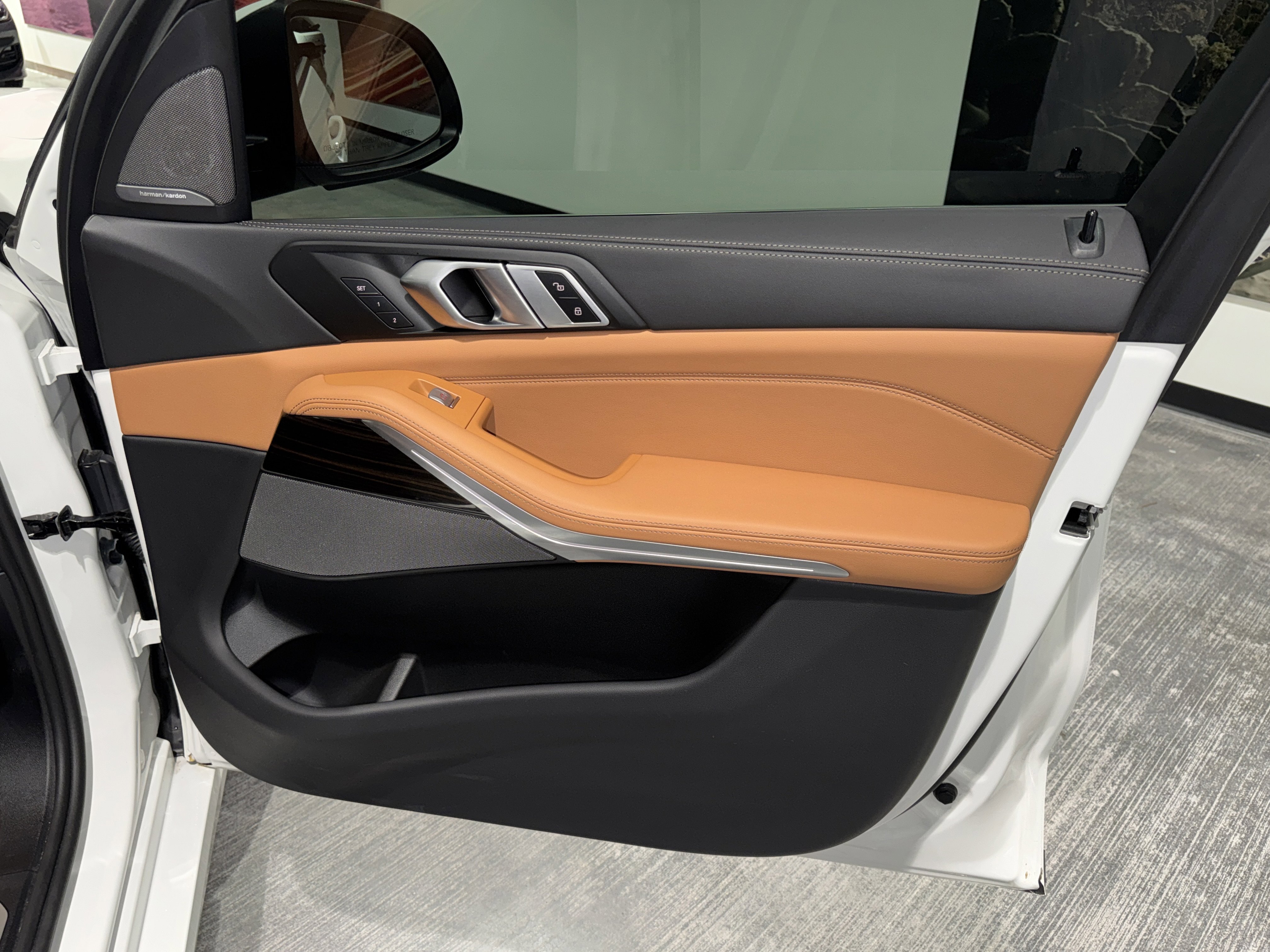 Certified 2025 BMW X7 xDrive40i w/ Premium Package image 9