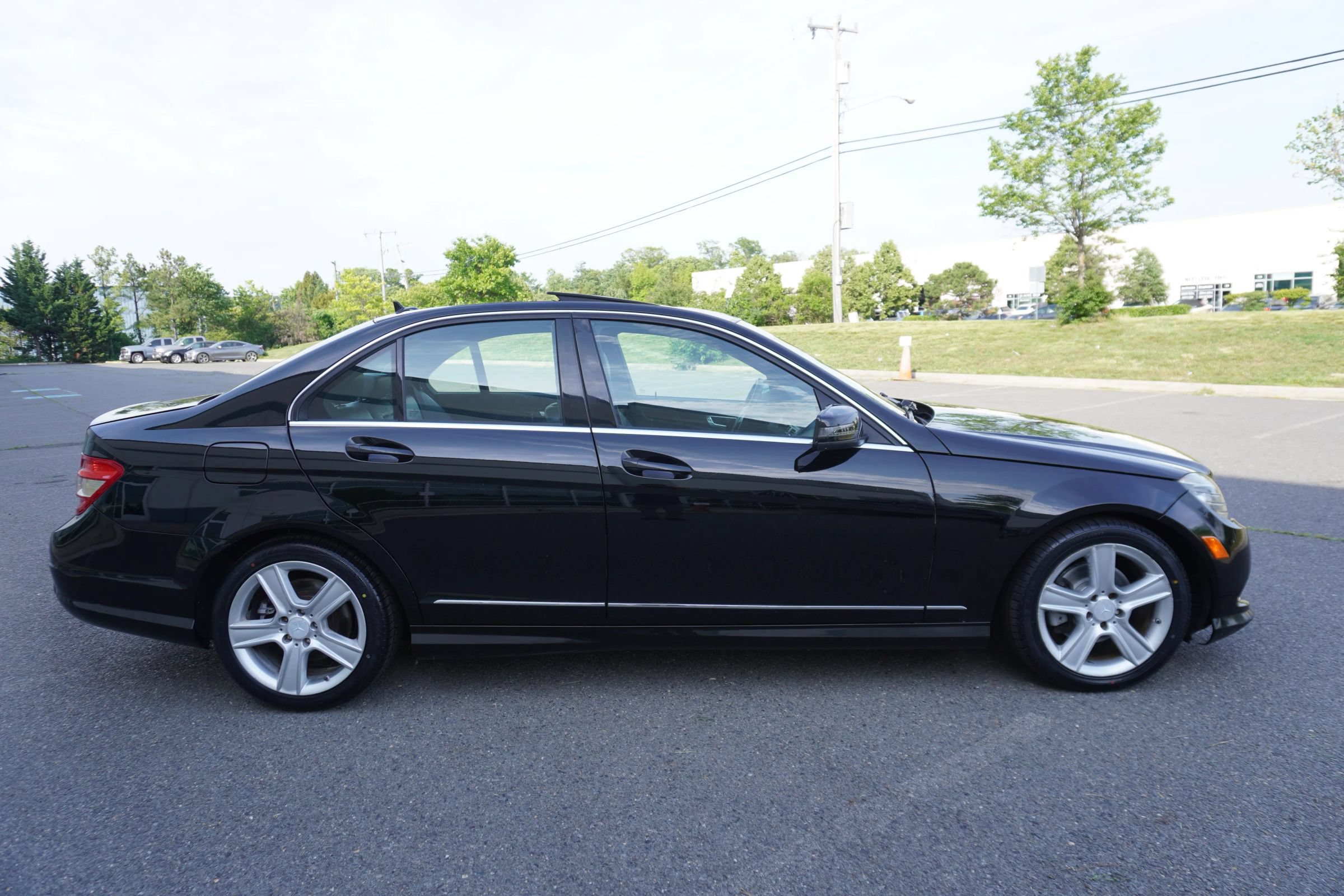 Used 2011 Mercedes-Benz C 300 Sedan image 8
