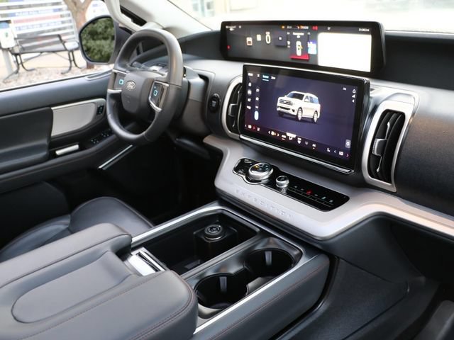 Used 2025 Ford Expedition Max Active AWD/4WD image 13