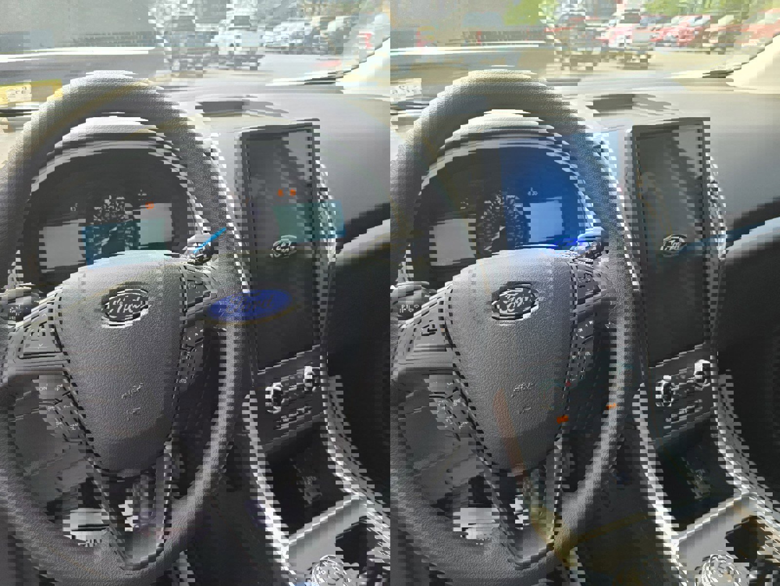 New 2024 Ford Edge SE w/ Black Appearance Package image 7