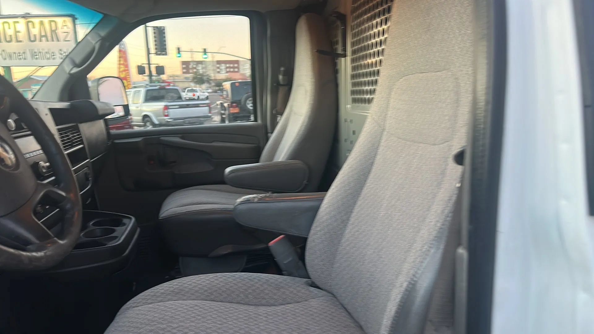 Used 2010 Chevrolet Express 2500 RWD image 20