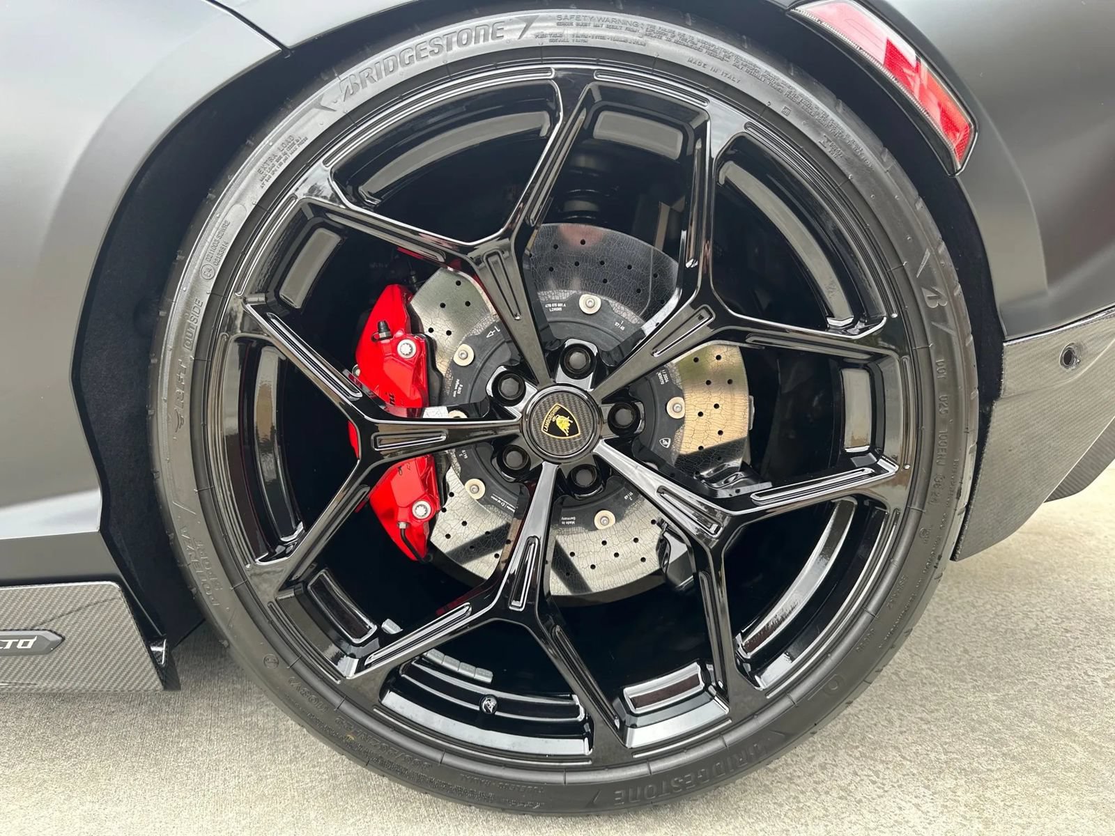 Used 2024 Lamborghini Revuelto AWD/4WD image 24