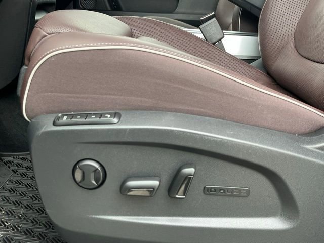 Certified 2025 Volkswagen ID. Buzz Pro S RWD image 37