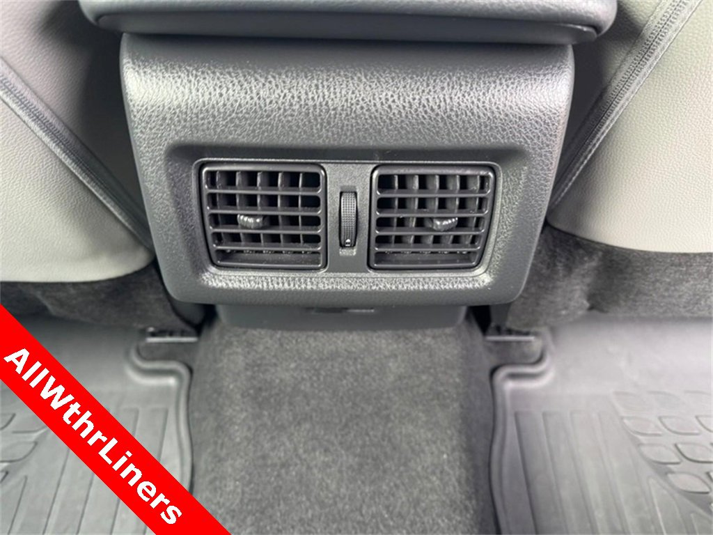 Used 2025 Toyota Camry SE image 16