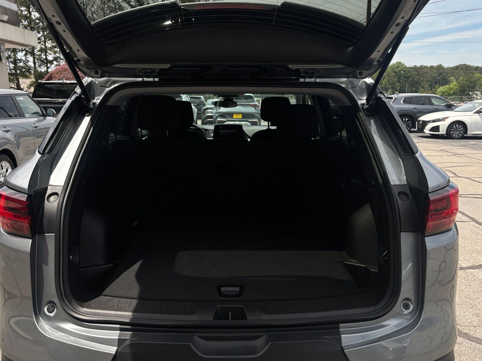 Used 2025 Chevrolet Blazer LT FWD image 33