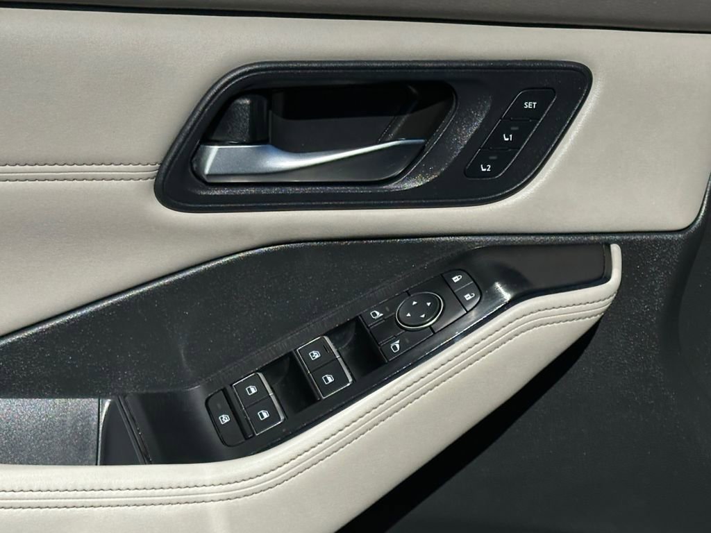 Used 2023 Nissan Rogue SL w/ SL Premium Package FWD image 22