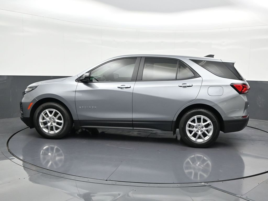 Used 2023 Chevrolet Equinox LS FWD image 2