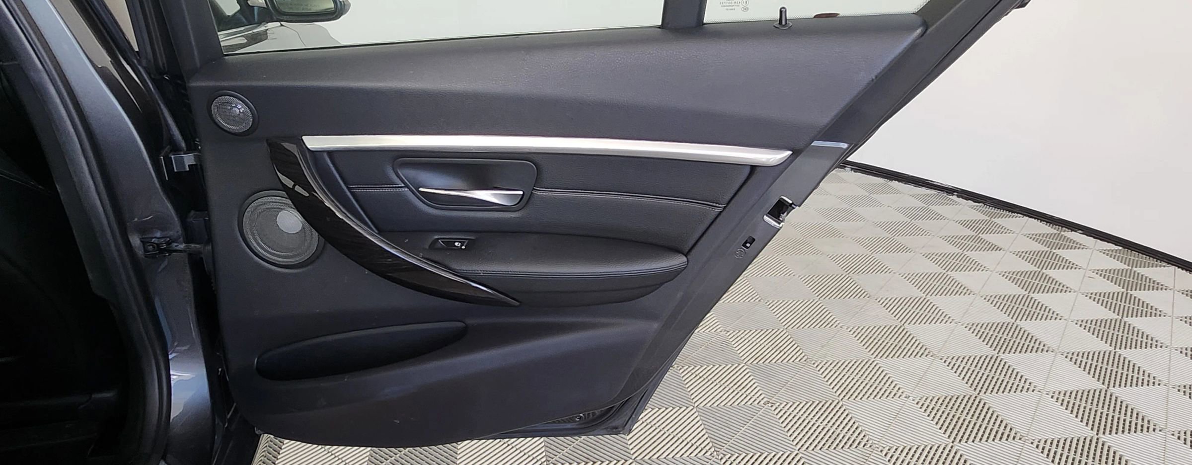 Used 2016 BMW 330e image 16