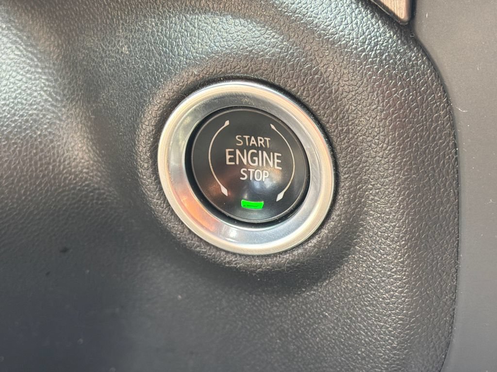 Used 2022 GMC Sierra 1500 AT4 w/ AT4 Carbonpro Edition AWD/4WD image 31