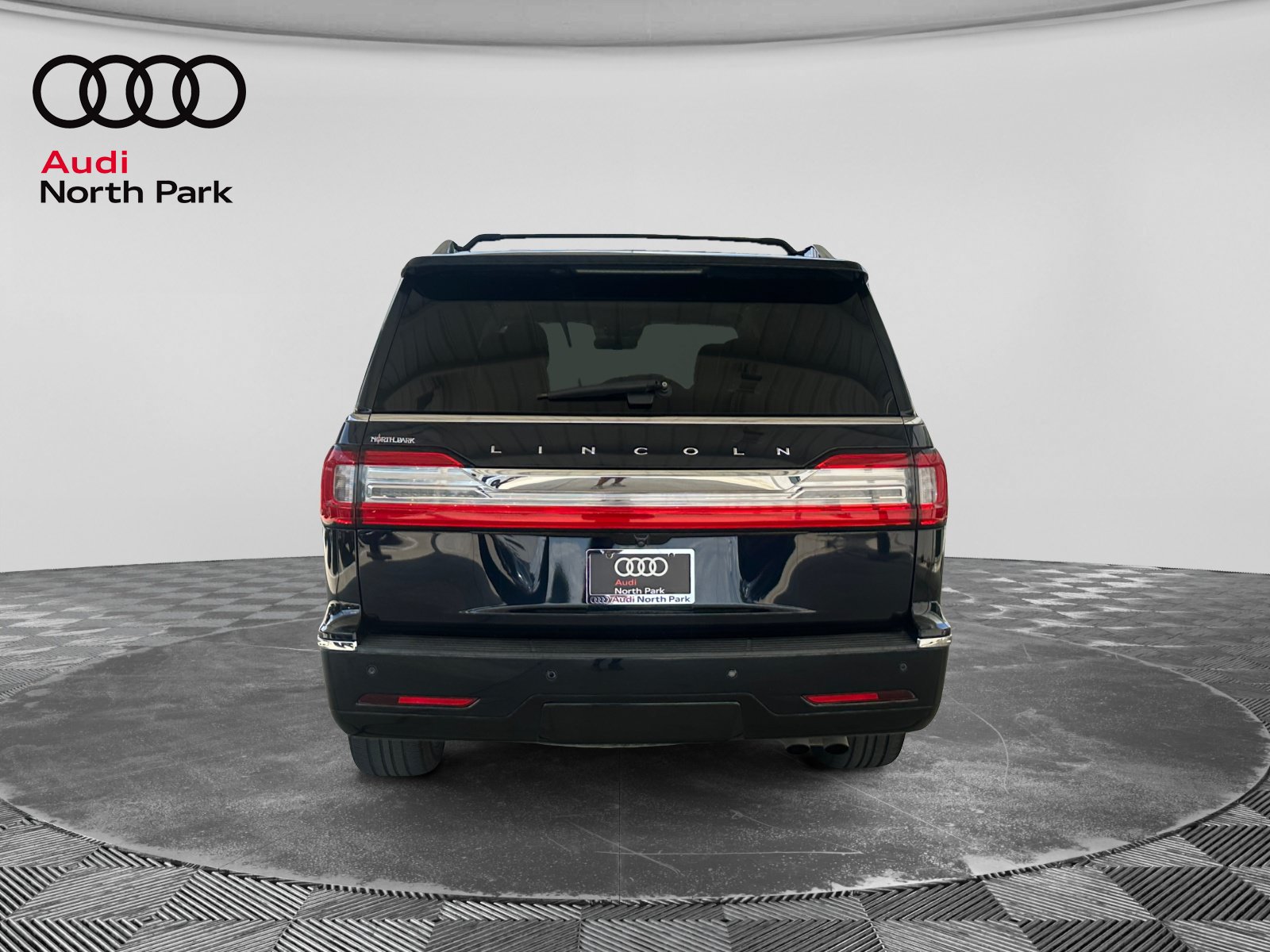Used 2021 Lincoln Navigator Reserve w/ Luxury Package RWD image 4