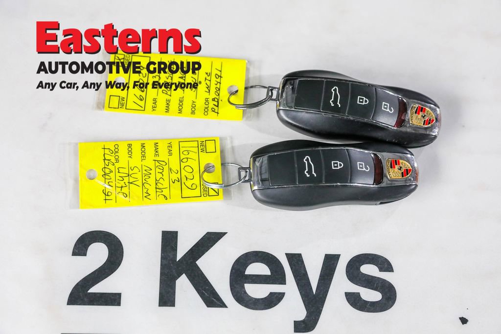 Used 2023 Porsche Macan T w/ Premium Package Plus image 26