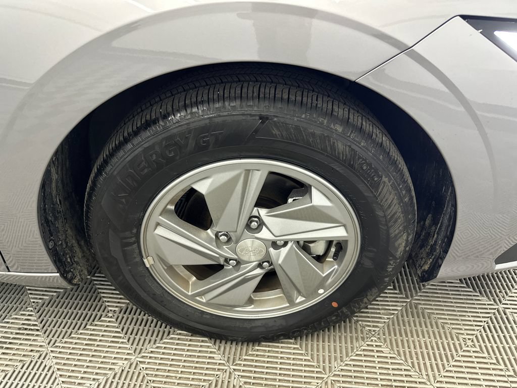 Used 2026 Hyundai Elantra SE w/ Cargo Package FWD image 12
